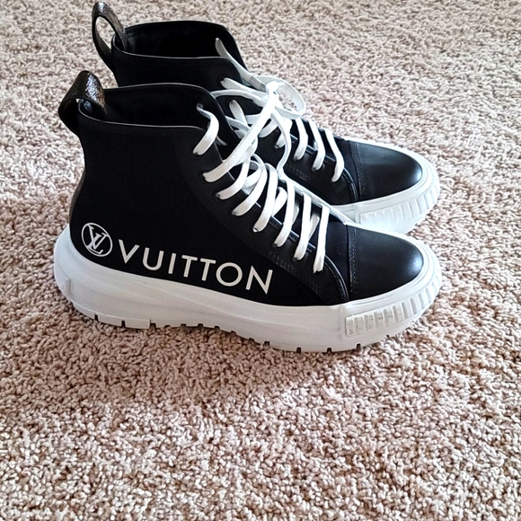 Louis Vuitton Sneakers size 40 - Picture 1 of 6